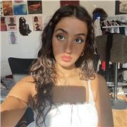 Ich bin Aisha, 19 Jahre alt und biete Deutsch-Nachhilfe an! Das Lesen & Schreiben von Texten muss nicht anstrengend sein!